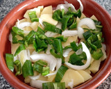 Foto del paso 2 de la receta: Patatas con pimientos y huevos en microondas