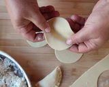 A picture of step 4 of Ricotta and Basil Ravioli with Tomato Sauce.