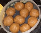 A picture of step 3 of Besan ke ladoo.