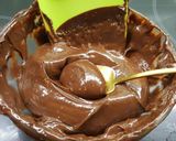 Foto del paso 14 de la receta Pastel bizcocho de chocolate, nata, fresa bañado de chocolate de sabor a canela 
