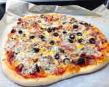 Foto del paso 2 de la receta Pizza casera crujiente de hamburguesa y roquefort
