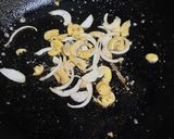 A picture of step 2 of Cheesy mushroom omelette sandwich.