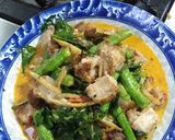 รูปขั้นตอนการทำที่ 3 ของ ผัดพริกแกงหมูกรอบนมสด