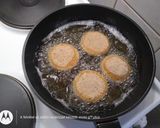 Mentás-spenótos zöldborsófőzelék rántott párizsival recept fázis 8 fotója