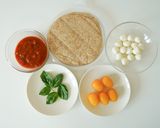 A picture of step 1 of 10 minutes recipeㅣTomato Daisy Pizza 🍕.