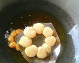 A picture of step 5 of Pon de ring donut.