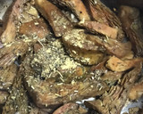 Foto del paso 4 de la receta: Huevo roto con rovellons, (níscalos) ajo, jengibreHierbas de Provenza y sal rosa