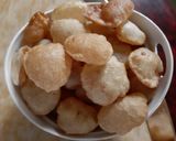 A picture of step 3 of Pani poori.