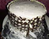 A picture of step 6 of Polka Dot Chocolate Icing cake.