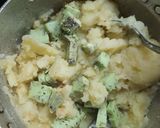 Foto del paso 2 de la receta: Puré con queso Messonier al pesto