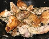 Foto del paso 1 de la receta: Pollo con fideitos en salsa de calabaza y champiñones 🍄 Todo en la misma sartén o wok! Sin ensuciar!