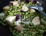 आलू,भट्टा मटर सब्जी(aloo bhatta matar sabzi recipe in Hindi) रेसिपी चरण 1 फोटो