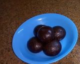 A picture of step 6 of Parle G Chocolate ladoo.