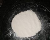 चावल के आटे की रोटी (chawal ke aate ki roti recipe in Hindi) रेसिपी चरण 2 फोटो