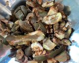 รูปขั้นตอนการทำที่ 2 ของ น้ำพริกมะขามสดสูตรใส่ปลาย่างมะแขว่น🌶️🧄(สูตรไม่ผัด)