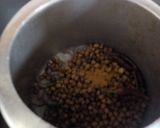 A picture of step 2 of Black gram stew.