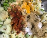 A picture of step 3 of Gobhi Matar masala.