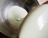 Foto langkah ke 3 dari resep Mochi Pandan Isi Kacang Hijau.