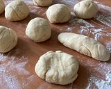 Foto del paso 3 de la receta: 🇩🇪 PRETZELS blandos (“Laugenbrezeln”, Alemania)