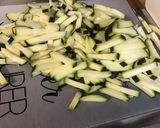 Une image de l'étape 1 de Courgette et poivrons rouges aux épices masala.