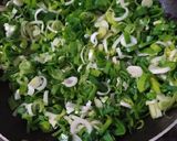 Foto del paso 1 de la receta: Salsa de puerro, verdeo y ajo..
