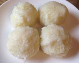 A picture of step 11 of Kartoffelklöße: German Potato Dumplings (using raw potatoes).