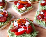 Une image de l'étape 3 de Tartines d'avocats tomates feta.