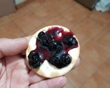 Foto del paso 7 de la receta: Torta de galletas con salsa de arándanos