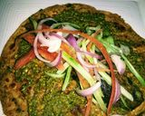 A picture of step 4 of Hara Bhara Kathi Roll.