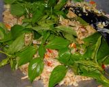 Foto langkah ke 3 dari resep Nasi goreng kemangi.