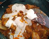 A picture of step 6 of Mughal chicken curry.