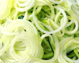 Foto del paso 2 de la receta: Espagueti de calabacín (zoodles) con algas