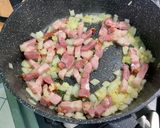Une image de l'étape 8 de Torsades rouges au lard, petits pois et Boursin®️.