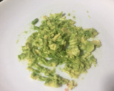Foto del paso 3 de la receta: Tostada de tomate y aguacate