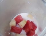 Foto del passaggio 3 della ricetta Frullato estivo rosa 😉 (anguria🍉 mela🍏 latte)