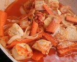 Foto langkah ke 7 dari resep Quick Kimchi Jjigae.