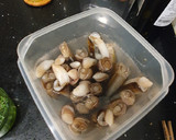 Foto del paso 1 de la receta: Navajas a la plancha con ajo y perejil