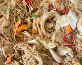 Foto langkah ke 5 dari resep Bihun goreng seafood.