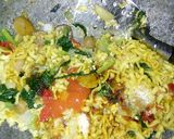 Foto langkah ke 8 dari resep Mie goreng (Mie Burung Dara pipih).