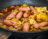 Foto langkah ke 6 dari resep Sosis Telur Saus Mentega.