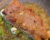 รูปขั้นตอนการทำที่ 3 ของ สเต๊กเนื้อริบส์อาย (Ribeye Steak) แบบ ความสุกระดับ Medium rare