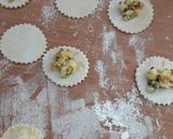 Foto del paso 8 de la receta: Sorrentinos rellenos de pollo y salsa al pesto