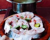 Foto langkah ke 7 dari resep Sup/Pindang Ikan Patin Bumbu Iris Yummy.