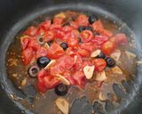 Foto del paso 2 de la receta: Gnocchis picante al pesto con cherrys, olivas negras y mozzarella