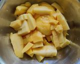 A picture of step 1 of Mango dryfruits smoothie.