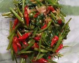 Foto langkah ke 4 dari resep Tumis Kangkung Terasi Pedas.