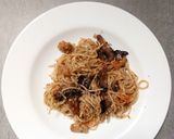 Foto langkah ke 6 dari resep Spaghetti Tuna Jamur Aglio e Olio.