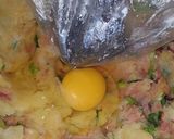 Foto langkah ke 4 dari resep Perkedel kentang kornet.