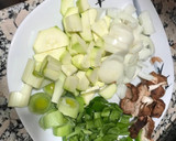 Foto del paso 1 de la receta: Conejo con verduras y vermut rojo