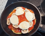 Foto del paso 2 de la receta: Patatas con jamón, queso y huevo "tirao" 🍳🥓